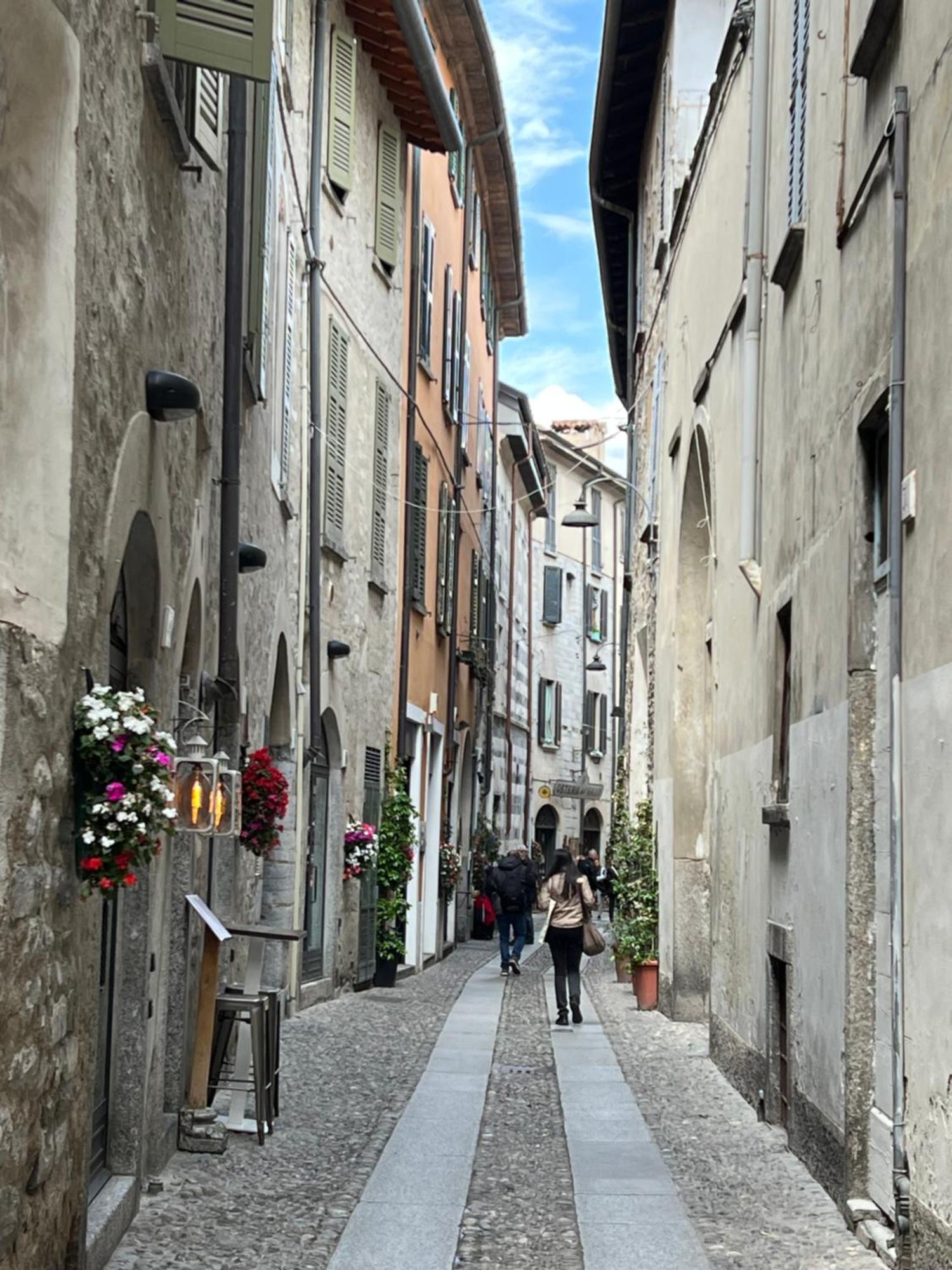 Ferienwohnung Blue Sapphire Como Cozy Flat In Center Of City Exterior foto